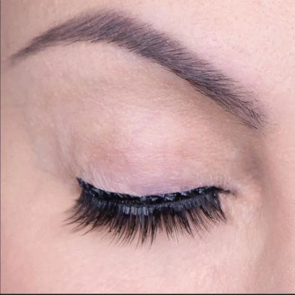 🎁NEW Tori Belle Magnetude Magnetic Lashes & Eyeliner. - Picture 4 of 16